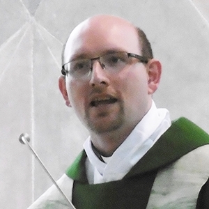 Hr. Pfarrer Gnan beim Predigen in Maria Himmelfahrt