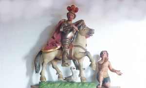 Die Figur des Sankt Martin in der Pellheimer Filialkirche Unterbachern