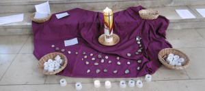 Vor den Stufen zum Altar in Mariä Himmelfahrt