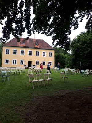 Gottesdienst im Pellheimer Pfarrgarten