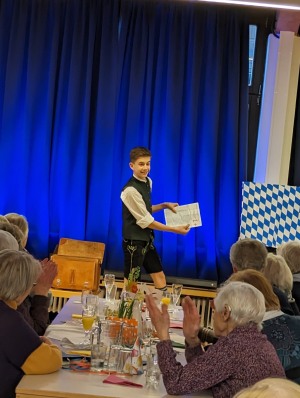 Magic Maxl beim Seniorenkreis St. Jakob